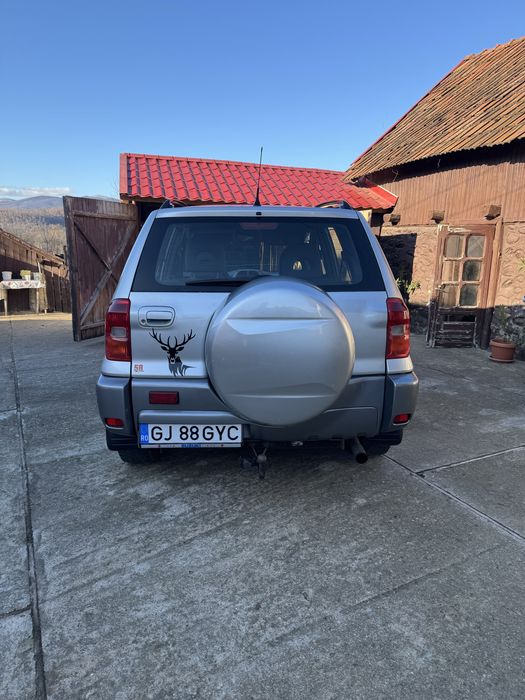 Vand Toyota Rav4 in stare buna.
