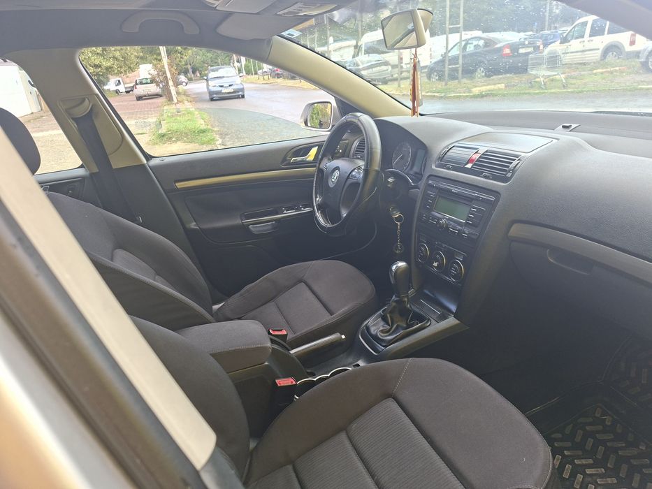 Vând Skoda Octavia 1.6 Benzină
