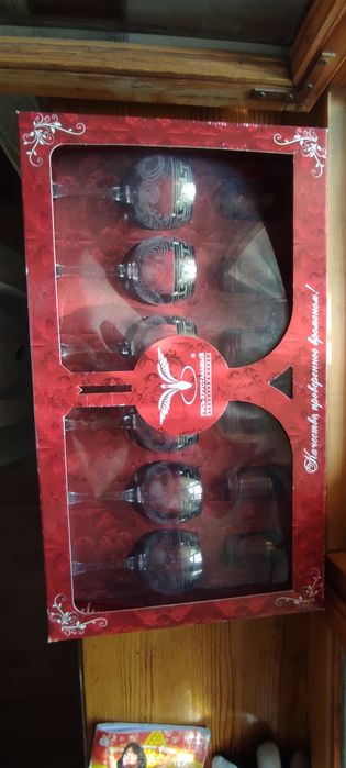 Набор бокалов и рюмок