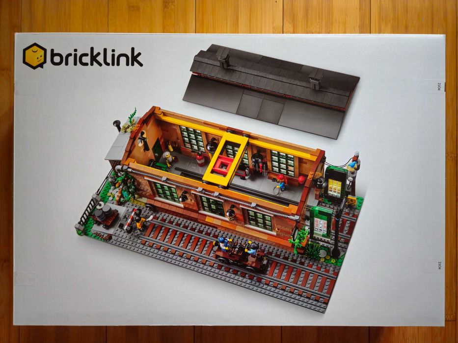 LEGO Bricklink 910033 Old Train Engine Shed V29