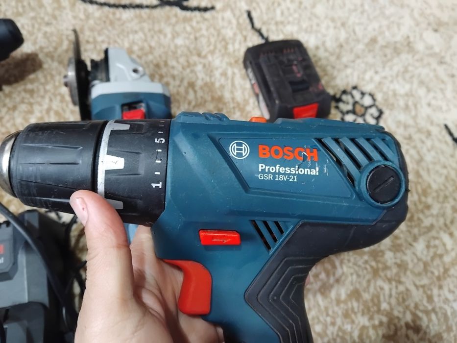 Vând set de bormasina de la bosch