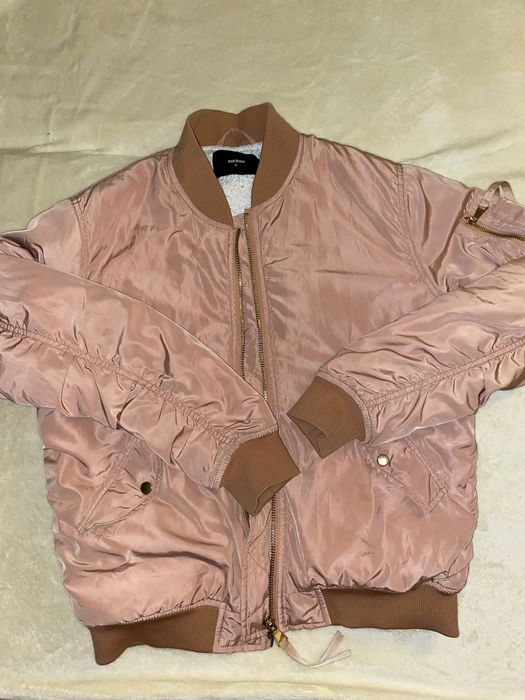 розово бомбър яке