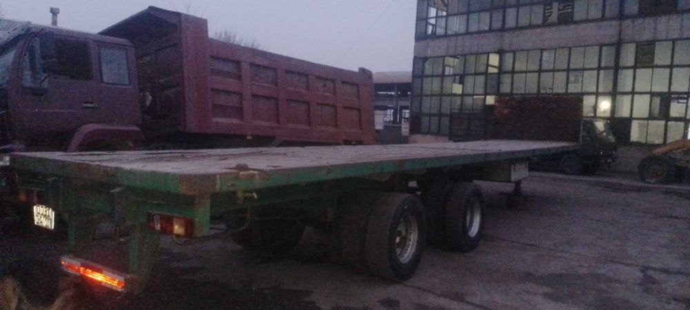 Полуприцеп плащадка контейнеравоз  прицеп plashadka konteyneravoz