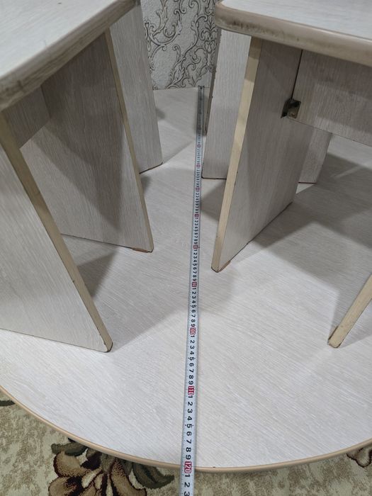 Стол высокий круглый с табуретками