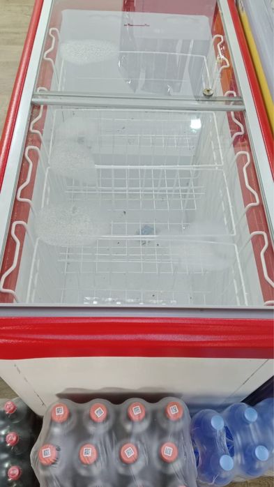 Витринный морозильник и холодильник