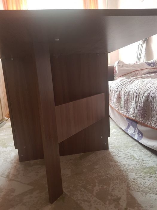 Продам стол с полками