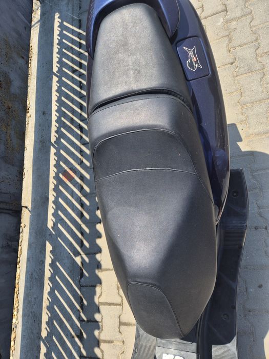 Vand scuter Yamaha majesty 150cm3. Înmatriculat. Pornește dar are probleme carburator. Îl vand in lipsa de timp pentru el .