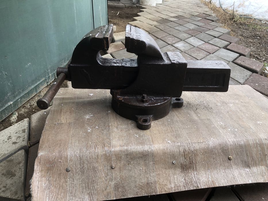 Продам Тиски 38000