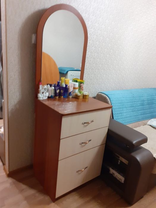 Продам комод с зеркалом