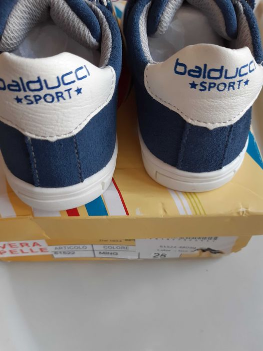 Нови Сандали и маратонки №22