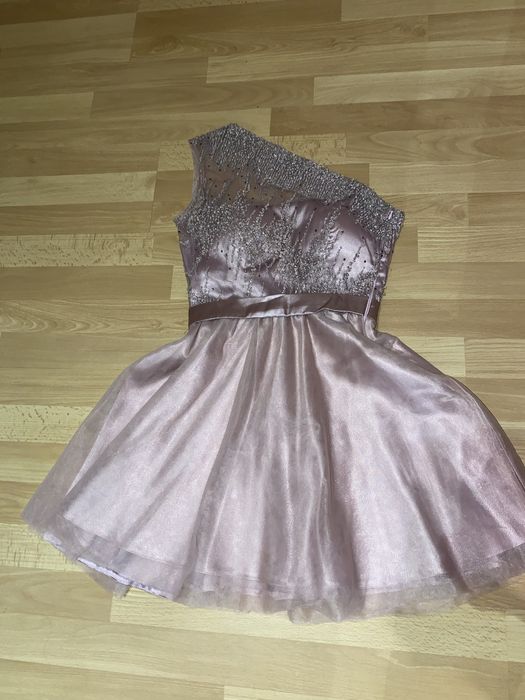 Продавам рокля