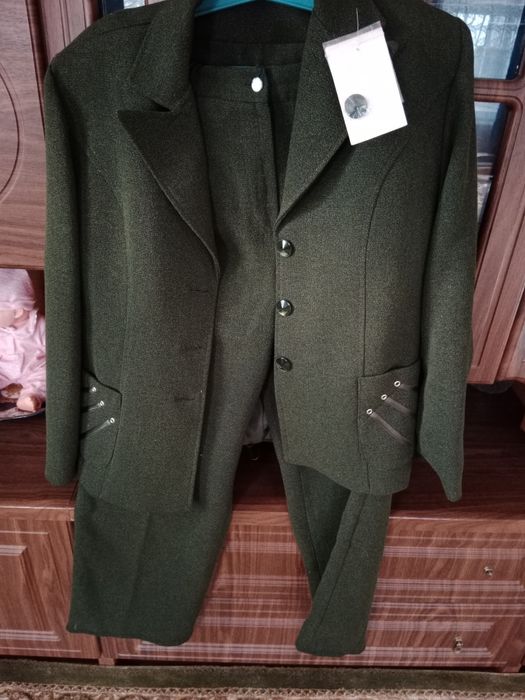 Костюм новый,платье