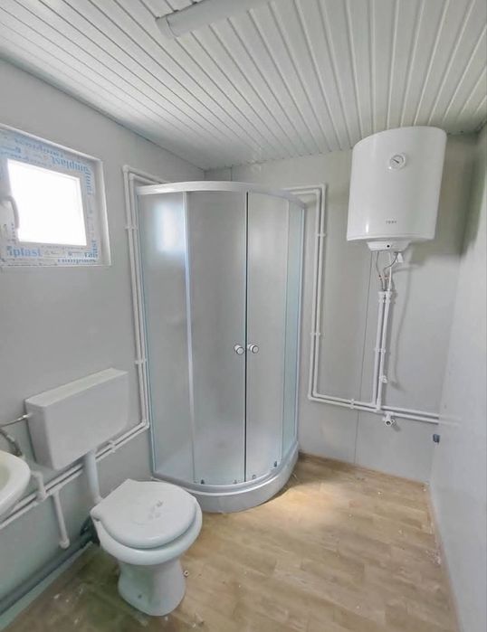 Vand containere cu vitrina