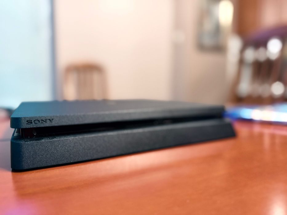 Playstation 4 slim
