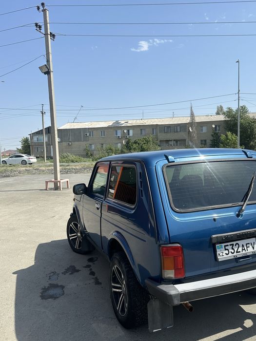 Продам машину Нива 21214