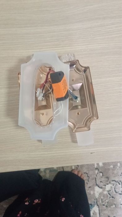 Бра лампа сотилади