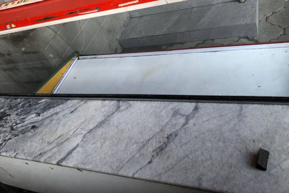 Витринний холодильник