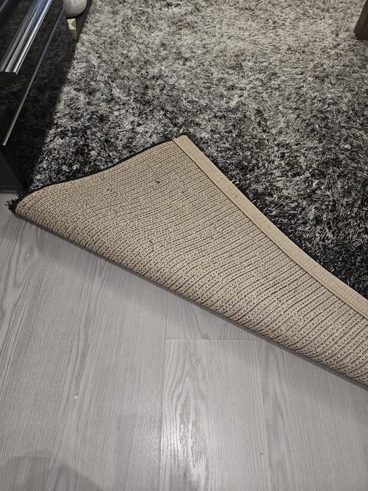 Голям рошав килим