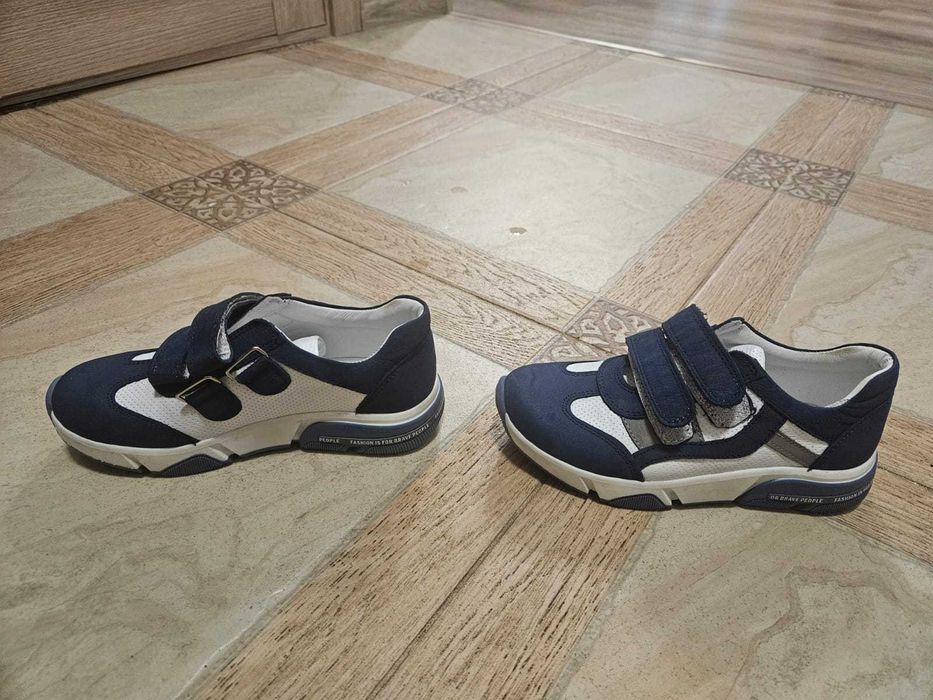 Кроссовки кожаные детские