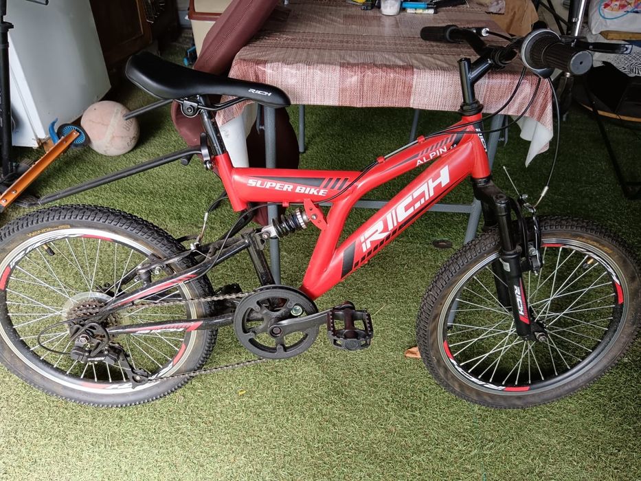 Vând bicleta pentru copiii