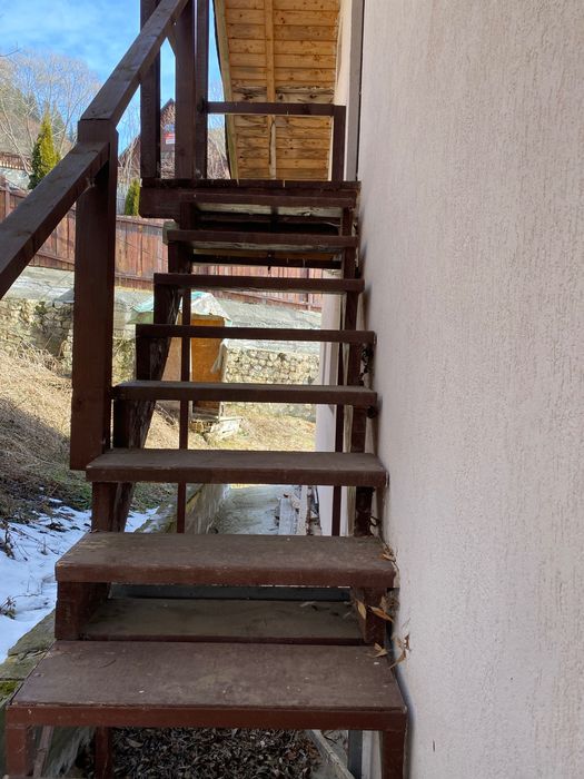 Vând cabană la munte