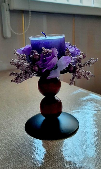 Подсвечник со свечой