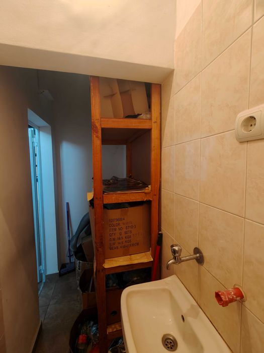 Продавам магазин 56кв.м., Център, 2010г., Климатик, Санитарен възел