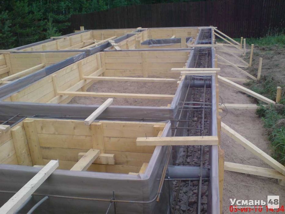 Как залить фундамент под дом. Ленточный фундамент. Бетонирование ленточного фундамента. Фундамент. Ленточный фундамент.