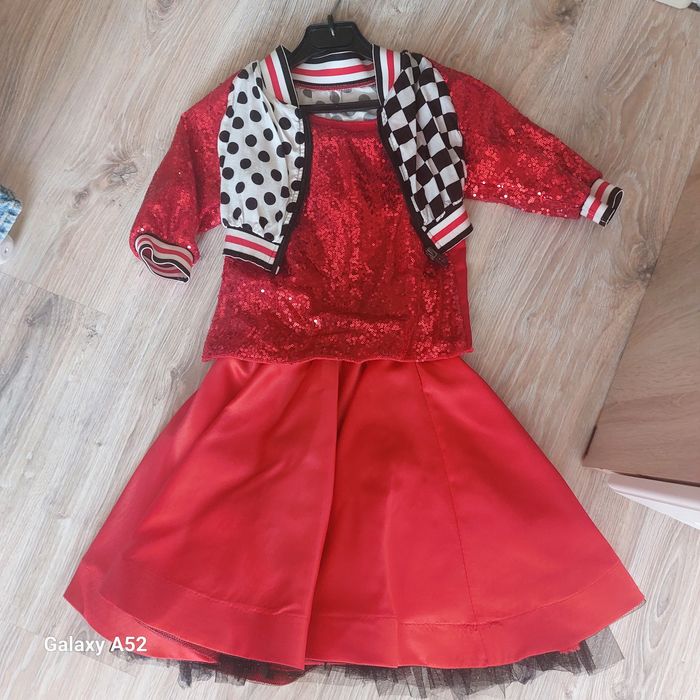 Продам костюмы танцевальные