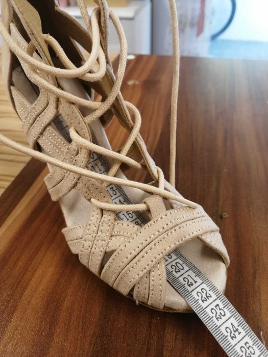 Нови обувки за танци, 35 номер
