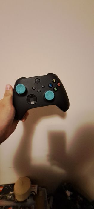 Xbox One S + Нов контролер, слушалки и 5 игри (Пълен комплект)
