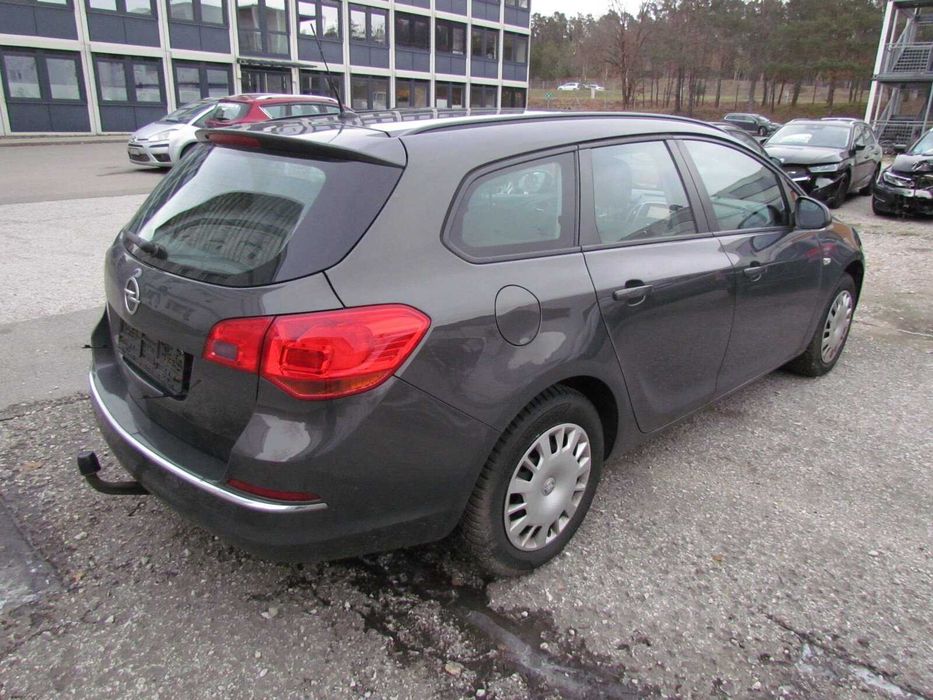 Inchirieri auto Bucuresti - Opel Astra diesel - Auto de inchiriat