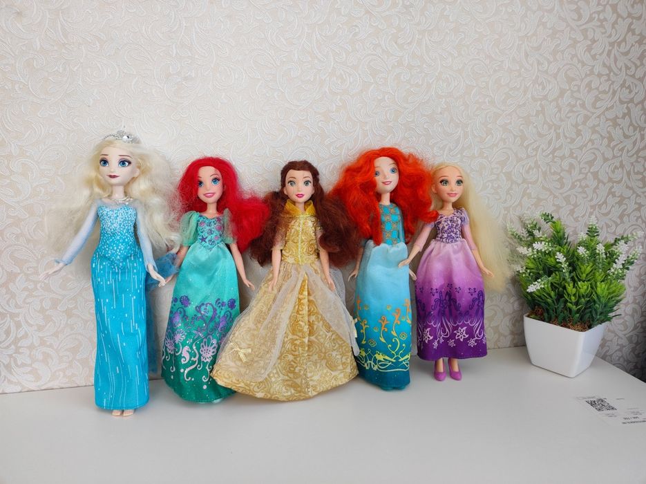 Продам пакет игрушек куклы для девочек Дисней