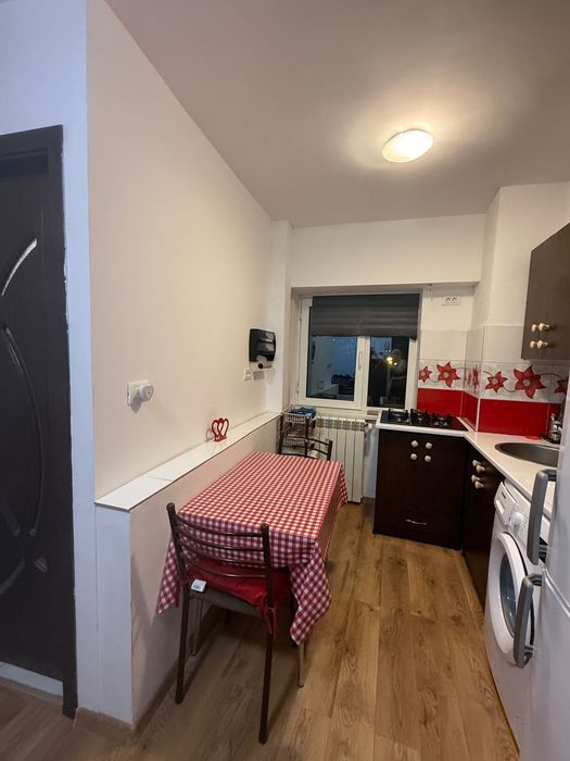 Inchiriez garsoniera