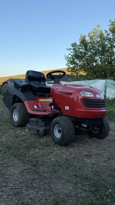 Tractoras tuns gazon / tuns iarba  Jonsered