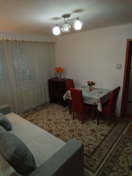 Închiriez apartament cu doua camere