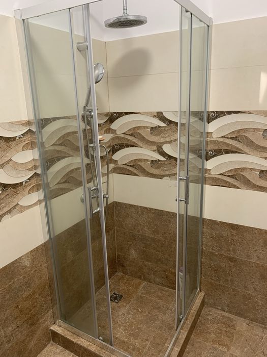 Inchiriez apartament sau vand