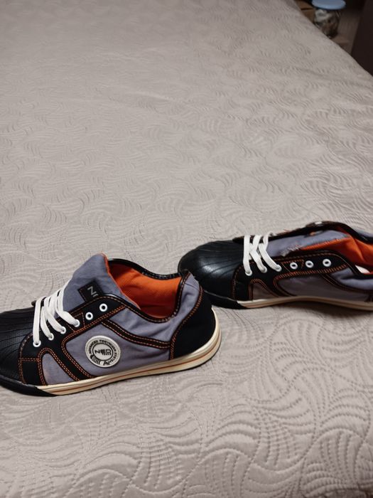 Продавам  обувки