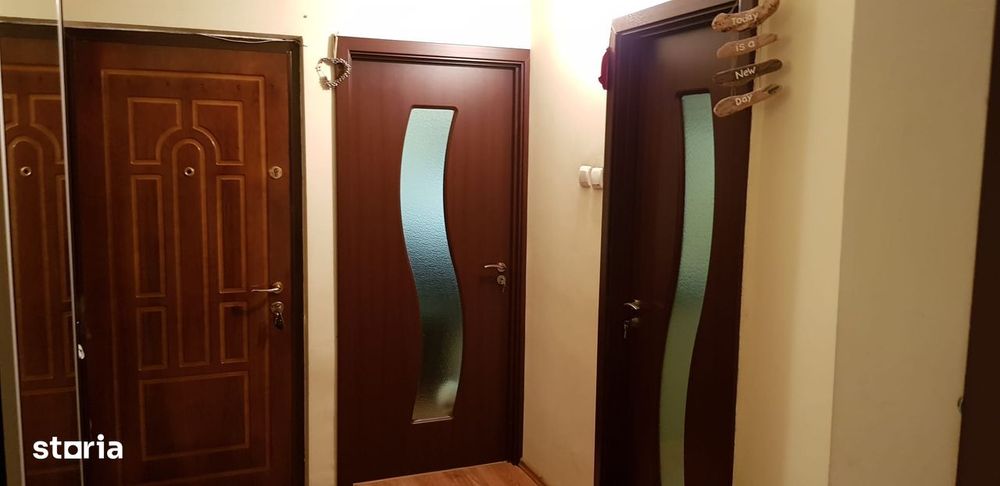 Decomandat, două camere, etaj 1/4, zona Billa