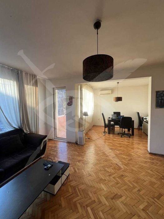 Дава се под наем Многостаен апартамент в Пловдив, Младежки Хълм - 118 кв.м за 548.25 € - Снимка #1