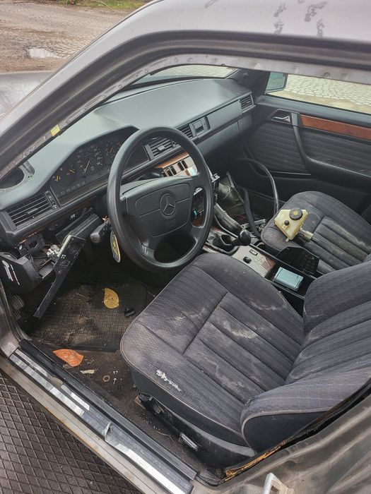 Мерцедес 124 200E. НА ЧАСТИ