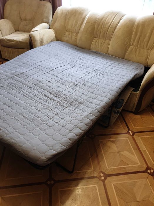Продаётся диван-кровать + 2 кресла