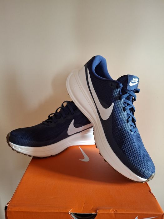 Nike Revolution 8. Размер 43.
