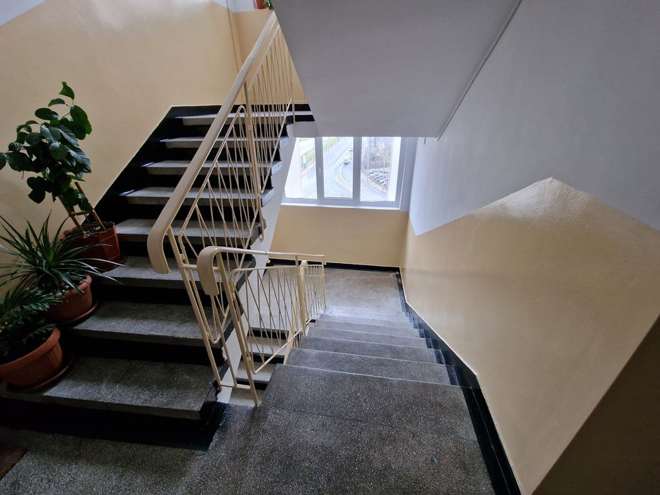 Renovăm Scări de Bloc – Zugrav Iasi