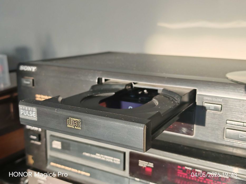 Sony CDP - xe300 cd player