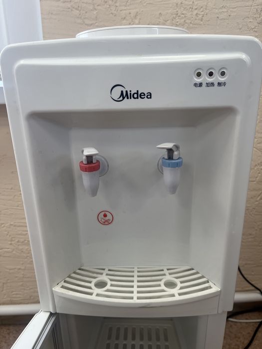 Продаётся диспенсер для воды Midea MYD718S-x