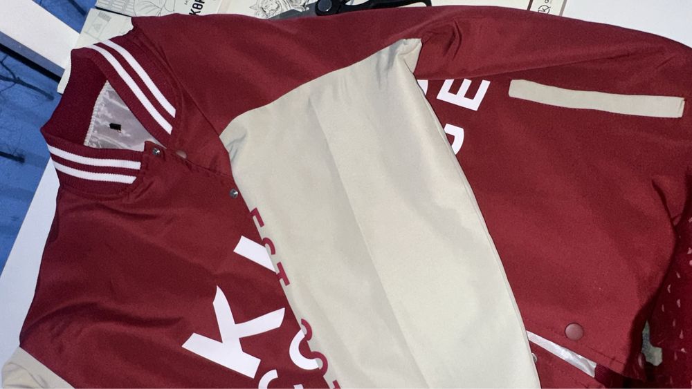 Продаю бомбер от колледжа