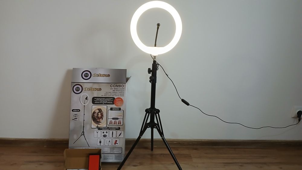 Lampă filmări, nouă în cutie , preț 100 Ron.