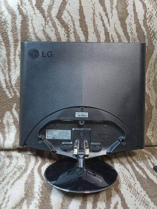 Монитор LG ЖК 19 дюймов.