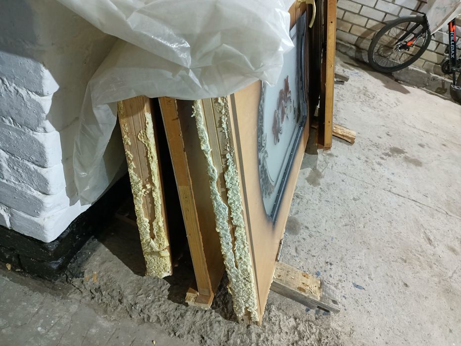 Продам двери деревянные!